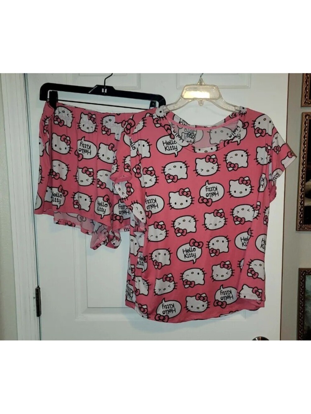 HELLO KITTY FACE WHITE/PINK SHORT SLEEVE TOP & SHORTS PAJAMA SET SIZE XL